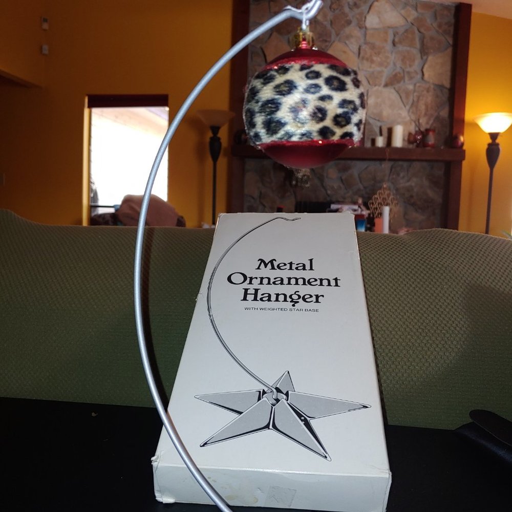 Ornament Hanger - Picture 4 of 10
